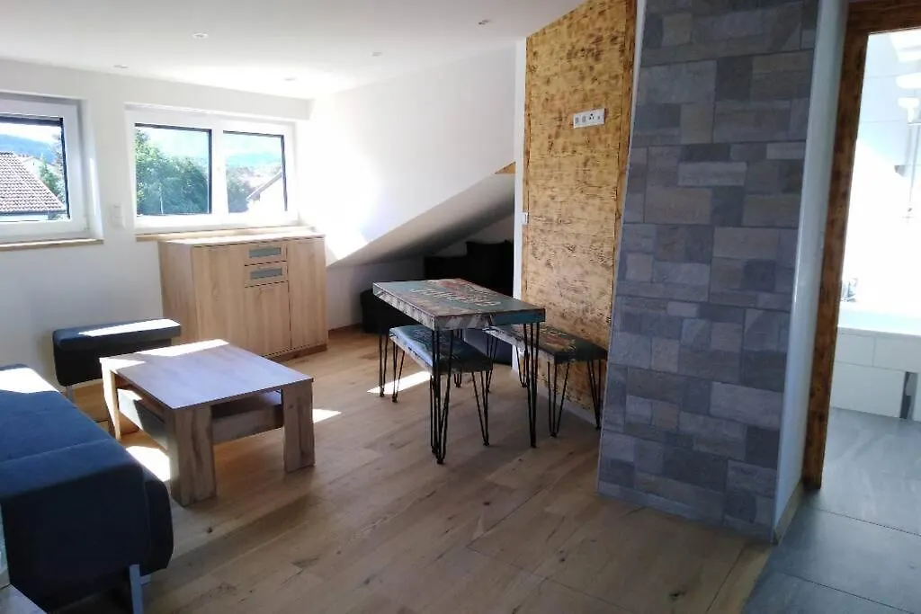 Komplette Dachwohnung Mit Balkon Und Bergblick ゾントホーフェン アパート
